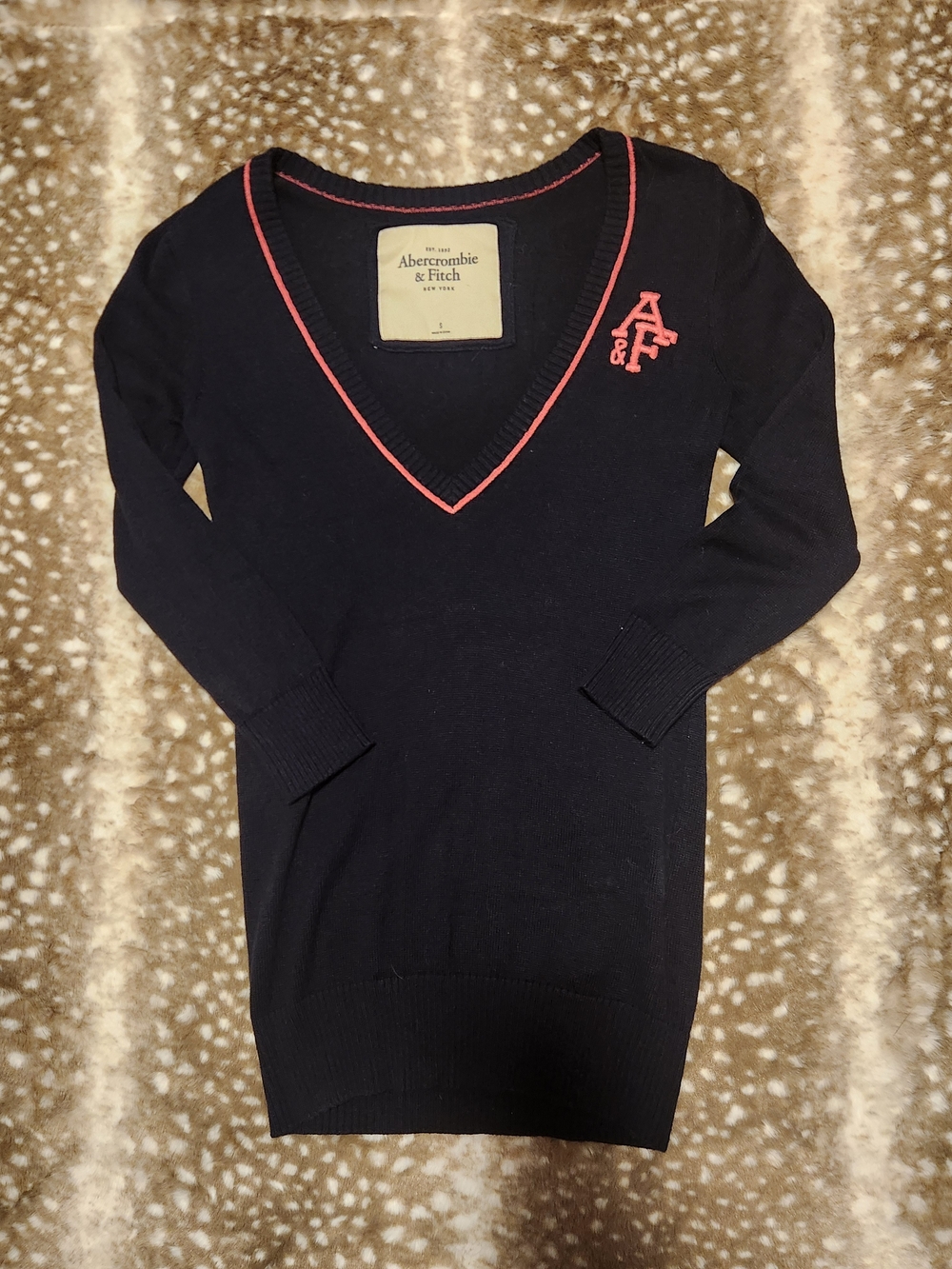 Abercrombie and Fitch Vintage Y2K hot pink Logo Brand v-neck black sweater